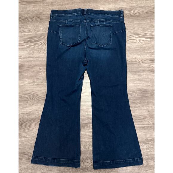 Torrid Bombshell Flare Jeans Super Soft 22S Dark Wash High Rise Plus Size Chic - Picture 3 of 9